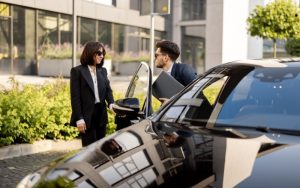 Read more about the article Elevate Your Journey with Luxury Platinum Airport Transfers