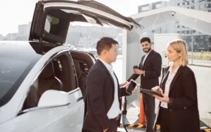 Read more about the article First-Class Airport Transfers: Comfort for Business Travelers