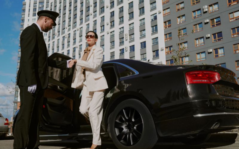 You are currently viewing Luxury Heathrow to Mayfair Airport Transfers — Premium Chauffeur Service