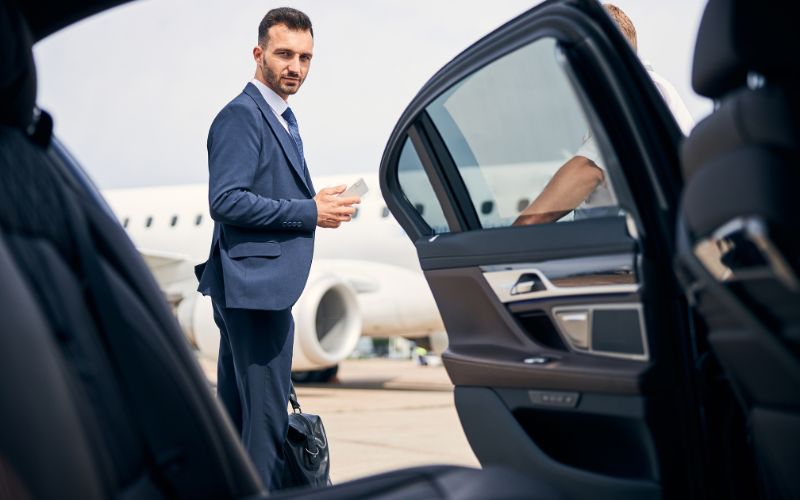 Read more about the article Luxury Chauffeur Service for Corporate Travelers by Platinum